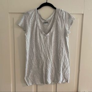 Athleta v-neck tshirt size M